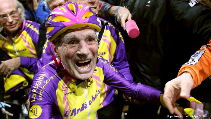 Ciclista de 105 anos bate recorde na França Viver Agora