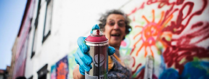 Geração sênior aprende a grafitar Olho Viver Agora