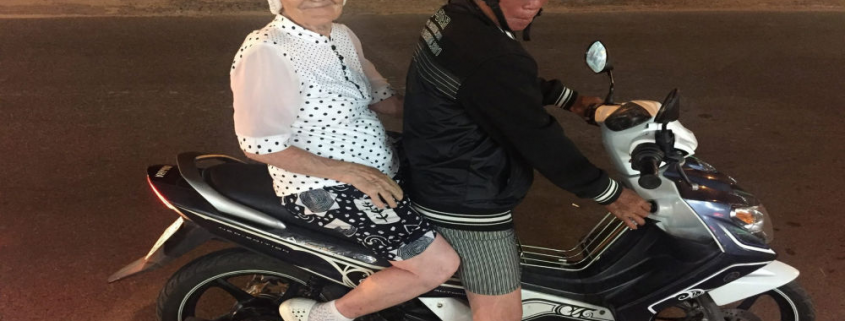 Senhora de 89 anos viaja pelo mundo sozinha Viver Agora