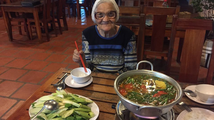 Senhora de 89 anos viaja pelo mundo sozinha Viver Agora