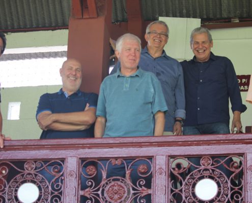 Paixão de amigos 50+ dá samba em SP
